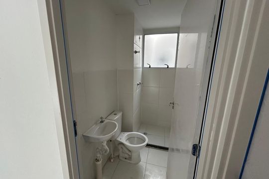 Banheiro de apartamento à venda com 2 quartos, 45m² em Gardênia Azul, Rio de Janeiro
