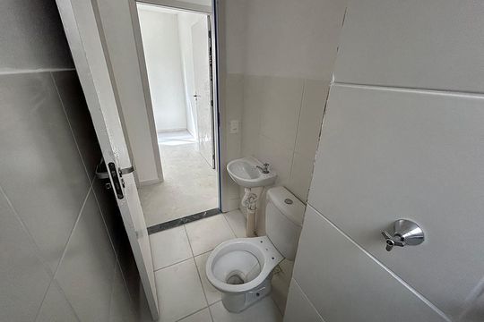 Banheiro de apartamento à venda com 2 quartos, 45m² em Gardênia Azul, Rio de Janeiro