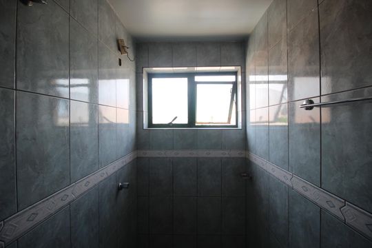 Banheiro de apartamento para alugar com 1 quarto, 30m² em Floresta, Porto Alegre