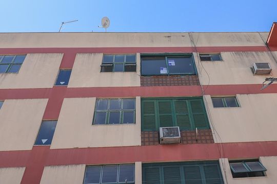 Placa de kitnet/studio para alugar com 0 quarto, 30m² em Floresta, Porto Alegre