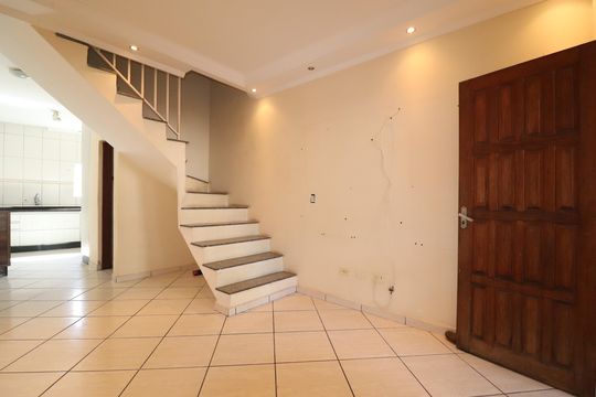 Casa à venda com 2 quartos, 70m² em Jardim Magali, Santo André