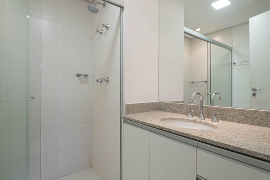 Banheiro de apartamento para alugar com 1 quarto, 42m² em Cidade Monções, São Paulo