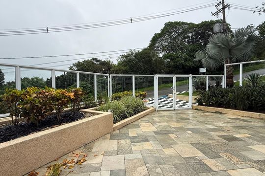 Fachada de apartamento para alugar com 2 quartos, 81m² em Parque Enseada, Guarujá