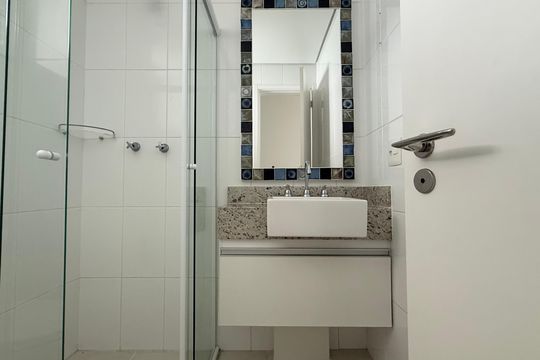Banheiro Suíte de apartamento para alugar com 2 quartos, 81m² em Parque Enseada, Guarujá