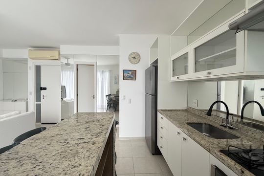 Cozinha de apartamento para alugar com 2 quartos, 81m² em Parque Enseada, Guarujá