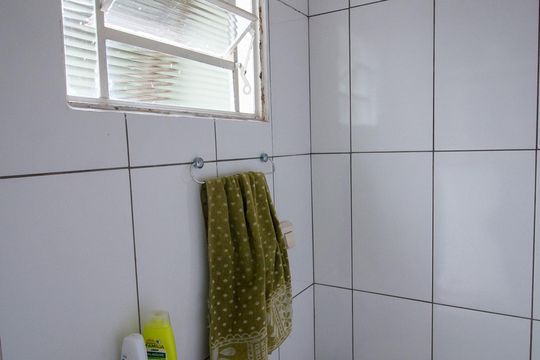 Banheiro de casa para alugar com 1 quarto, 58m² em  Jardim Santa Luiza, Sorocaba