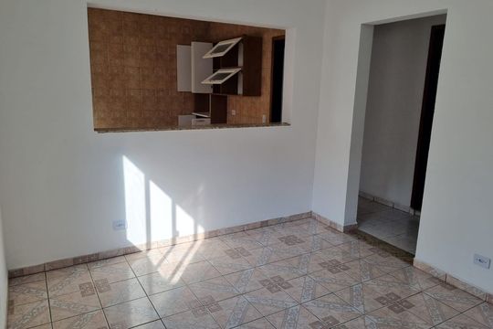 Sala de casa para alugar com 2 quartos, 50m² em Jardim Maria Virginia, São Paulo