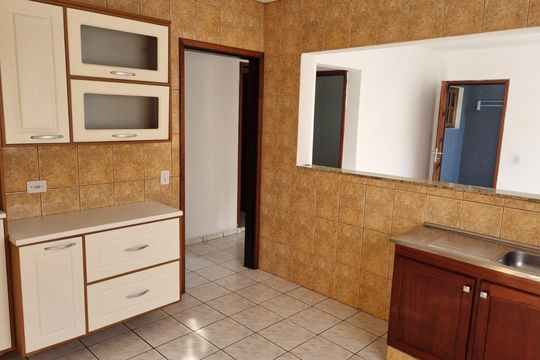 Cozinha de casa para alugar com 2 quartos, 50m² em Jardim Maria Virginia, São Paulo