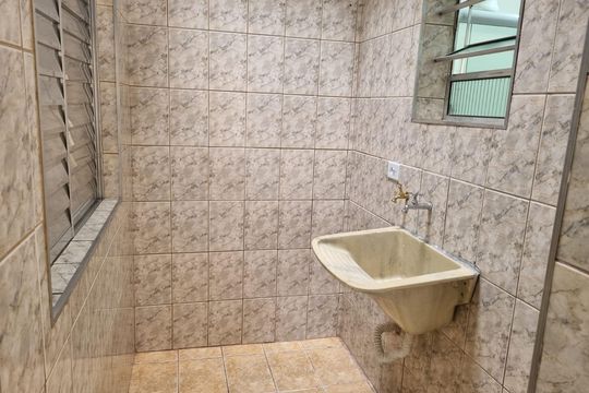 Área de Serviço de casa para alugar com 2 quartos, 50m² em Jardim Maria Virginia, São Paulo