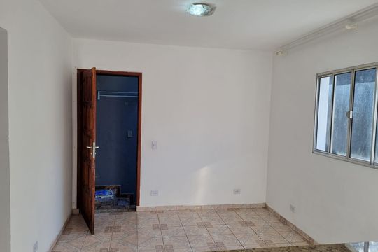 Sala de casa para alugar com 2 quartos, 50m² em Jardim Maria Virginia, São Paulo