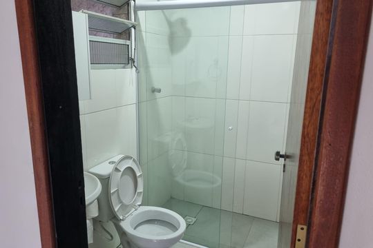 Banheiro  de casa para alugar com 2 quartos, 50m² em Jardim Maria Virginia, São Paulo