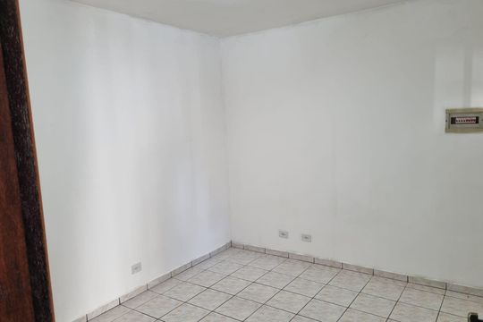 Quarto 1 de casa para alugar com 2 quartos, 50m² em Jardim Maria Virginia, São Paulo