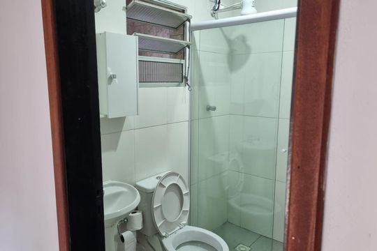 Banheiro  de casa para alugar com 2 quartos, 50m² em Jardim Maria Virginia, São Paulo
