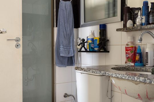 Banheiro da Suíte 1 de apartamento para alugar com 2 quartos, 58m² em Paulicéia, São Bernardo do Campo