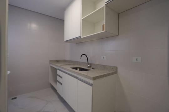 Cozinha de apartamento para alugar com 2 quartos, 47m² em Cidade Continental, São Paulo