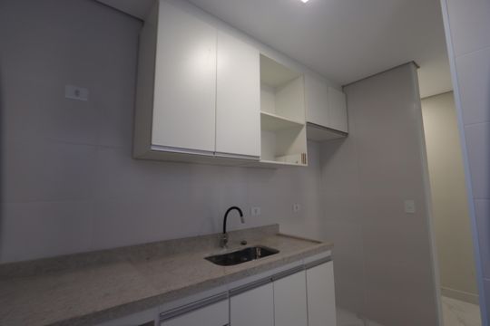 Cozinha de apartamento para alugar com 2 quartos, 47m² em Cidade Continental, São Paulo