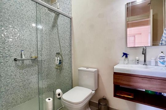 Banheiro de apartamento à venda com 1 quarto, 46m² em Jardim Brasil, Campinas