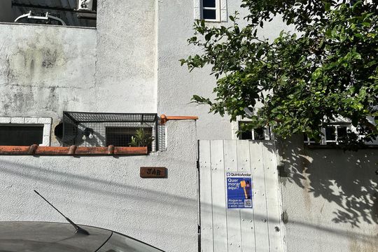 Plaquinha de casa de condomínio à venda com 3 quartos, 130m² em Vargem Grande, Rio de Janeiro