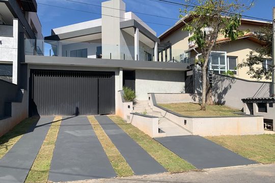 Fachada de casa de condomínio para alugar com 3 quartos, 380m² em Aruã, Mogi das Cruzes