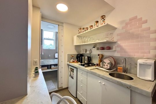 Cozinha de apartamento para alugar com 1 quarto, 27m² em Jardim Botânico, Rio de Janeiro
