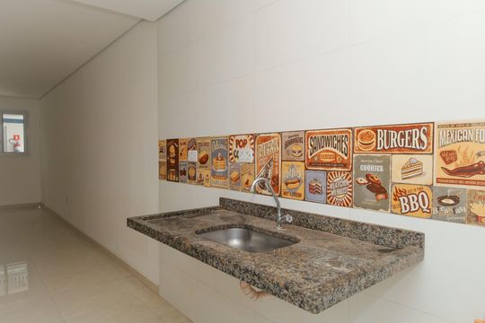 Cozinha de apartamento à venda com 2 quartos, 47m² em Vila Carmosina, São Paulo