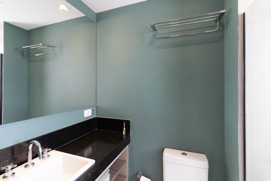 Banheiro da Suíte de apartamento para alugar com 1 quarto, 49m² em Vila Mariana, São Paulo
