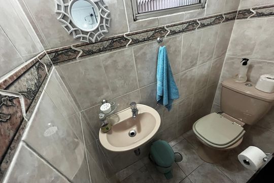 Banheiro da garagem de casa à venda com 3 quartos, 177m² em Jardim Primavera, São Paulo