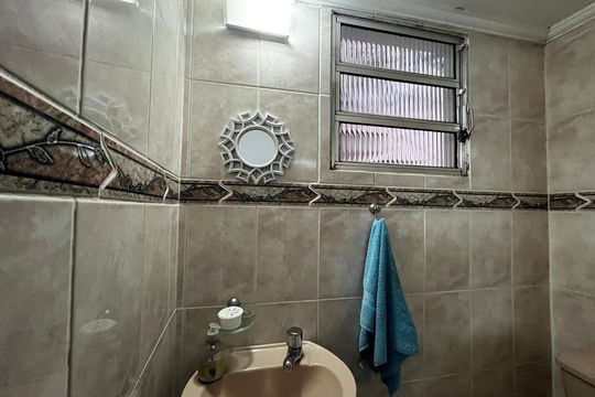Banheiro da garagem de casa à venda com 3 quartos, 177m² em Jardim Primavera, São Paulo