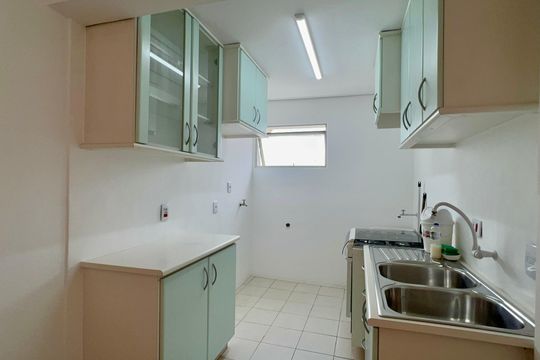 Cozinha de apartamento para alugar com 2 quartos, 130m² em Pinheiros, São Paulo