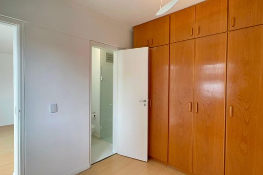 Suíte 1 de apartamento para alugar com 2 quartos, 130m² em Pinheiros, São Paulo
