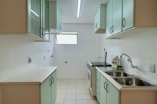 Cozinha de apartamento para alugar com 2 quartos, 130m² em Pinheiros, São Paulo