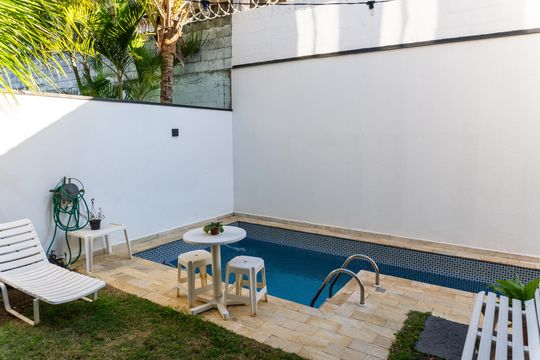 Área Externa de casa de condomínio para alugar com 3 quartos, 360m² em Loteamento Villa Branca, Jacareí