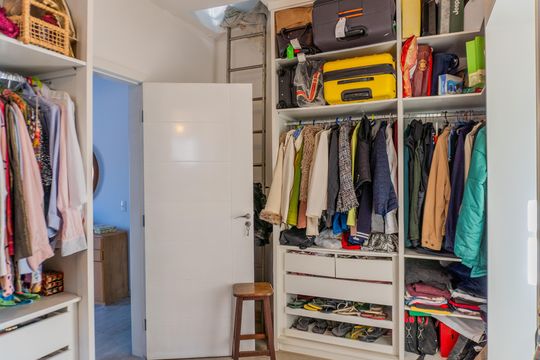 Closet da Suíte 1 de casa de condomínio para alugar com 3 quartos, 360m² em Loteamento Villa Branca, Jacareí