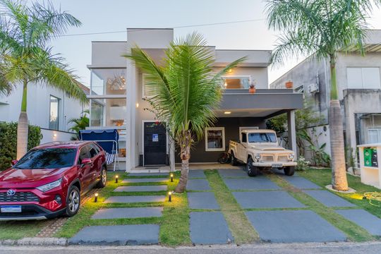 Fachada de casa de condomínio para alugar com 3 quartos, 360m² em Loteamento Villa Branca, Jacareí