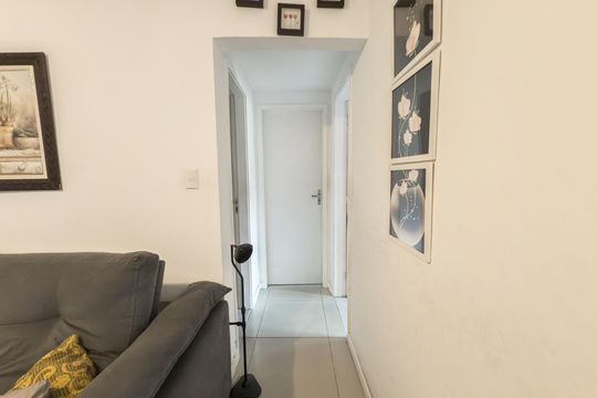 Corredor  de apartamento à venda com 3 quartos, 92m² em Penha Circular, Rio de Janeiro