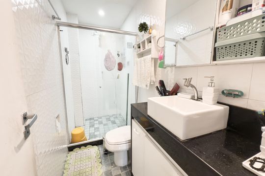 Banheiro Social de apartamento à venda com 3 quartos, 92m² em Penha Circular, Rio de Janeiro