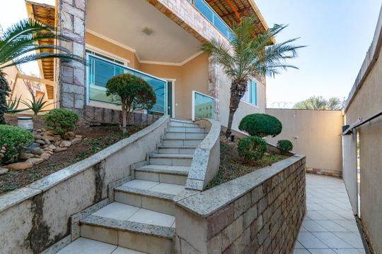 Varanda - Entrada de casa à venda com 4 quartos, 343m² em Cabral, Contagem