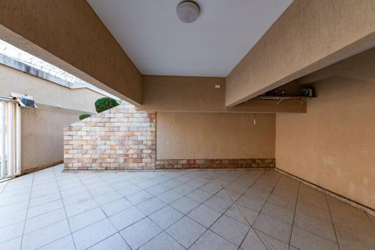 Garagem de casa à venda com 4 quartos, 343m² em Cabral, Contagem