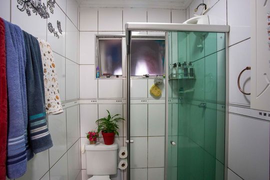 Banheiro de apartamento à venda com 2 quartos, 47m² em Centro, Diadema