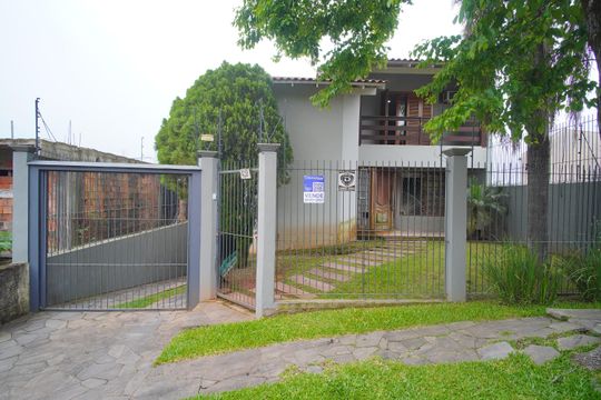 Fachada de casa à venda com 3 quartos, 320m² em Fazenda São Borja, São Leopoldo