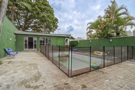 Casa à venda com 3 quartos, 335m² em Campo Belo, São Paulo