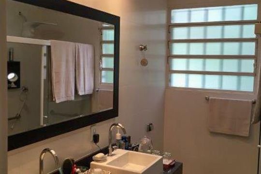 Banheiro social de casa à venda com 3 quartos, 142m² em Cidade Monções, São Paulo