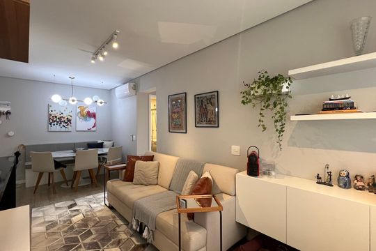Sala de TV de apartamento à venda com 2 quartos, 57m² em Pinheiros, São Paulo