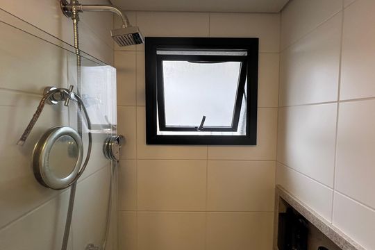 Banheiro da Suíte de apartamento à venda com 2 quartos, 57m² em Pinheiros, São Paulo