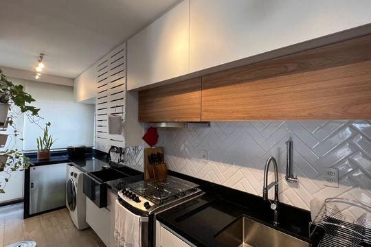 Cozinha de apartamento à venda com 2 quartos, 57m² em Pinheiros, São Paulo