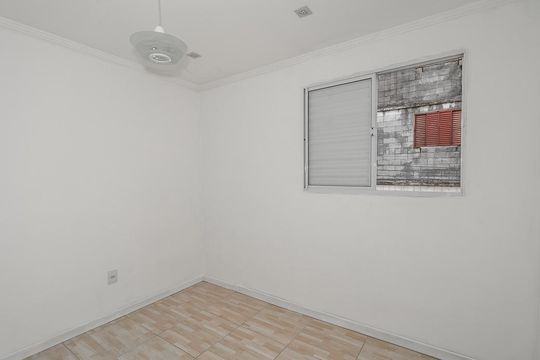 Quarto de apartamento à venda com 2 quartos, 47m² em Rubem Berta, Porto Alegre