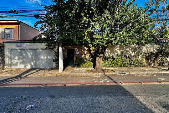 Fachada de casa à venda com 6 quartos, 1000m² em Vila Cordeiro, São Paulo