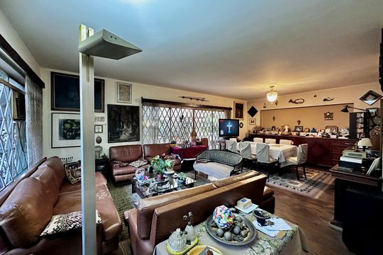 Casa à venda com 6 quartos, 1000m² em Vila Cordeiro, São Paulo