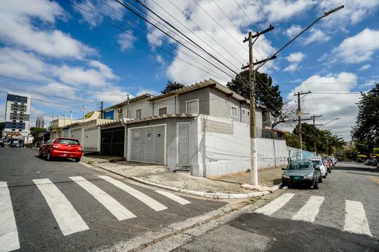 Fachada de casa à venda com 3 quartos, 200m² em Vila Aricanduva, São Paulo