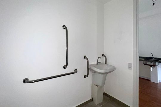 Banheiro de kitnet/studio para alugar com 1 quarto, 30m² em Cerqueira César, São Paulo